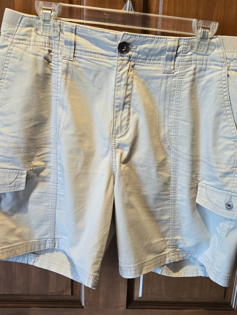 Women's Cargo Shorts in Light Khaki